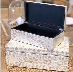 Boîte de rangement pour bijoux en os incrusté coloré, organisateur de souvenirs à carreaux multicolores, boîte cadeau bohème en bois et MDF - Product Image 1