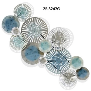 Sculpture murale abstraite en métal bleu et blanc, disques circulaires, décoration murale géométrique moderne pour salon - Product Image 1