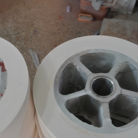 Les fabricants fournissent des rouleaux à haute pression et haute température entièrement chromés, revêtus de caoutchouc polyuréthane, modèle WEIWANG WW.