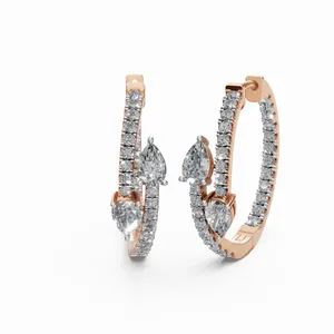 Pendientes de Aro con Diamantes Redondos y en Forma de Pera de la Colección Veronica Spear of Radiance, 64 Piezas de Pendientes de Diamantes en Venta - Product Image 3