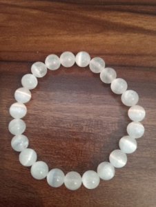 Bracelet en quartz perlé classique Amaira Jewels, forme de boule de cristal blanc, design vintage unisexe, imitation plaqué rhodium, mariage - Product Image 2