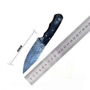 Cuchillo de Caza de Acero de Damasco Hecho a Mano con Hoja con Patrón Decorativo y Mango Sólido para Uso en Exteriores y Colección de Regalos - Product Image 4
