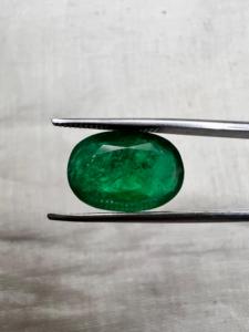 Émeraude naturelle zambienne de 5,66 carats, taille ovale, pierre précieuse en vrac, vert profond, émeraude de haute qualité pour la fabrication de bijoux fins - Product Image 1