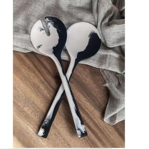 Cuchara de Resina Duradera Fabricada en India con Flores Incrustadas, Elegante Cuchara para Servir Té, Café y Postres, Disponible para la Venta - Product Image 5