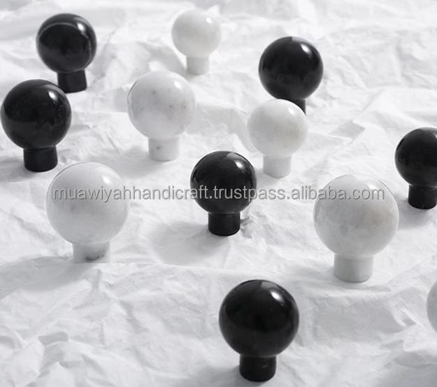 สีขาวและสีดำ