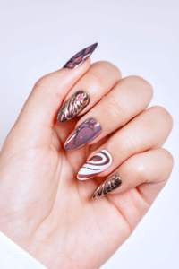 Uñas Postizas Profesionales Cuadradas de ABS con Diseño Abstracto en Espiral Dorado Cromado, Fabricante de Uñas Artificiales Largas Personalizadas al por Mayor OEM ODM - Product Image 3