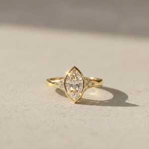 Anillo de Diamantes con Corte Marquise de 2.02CT, Diseño Floral, Cultivado en Laboratorio, Oro Sólido de 14K, Regalo para Ella, para Bodas y Fiestas - Product Image 1