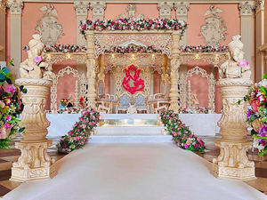 Arco Flotante de Lujo, Diseño Moderno y Tradicional para Mandap de Boda, Mandap Cantilever de Madera Tallada Ligero y Personalizado - Product Image 6