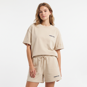 Conjunto de Dos Piezas para Mujer, Camiseta Holgada Informal de Moda con Logotipo Personalizado 2026 y Pantalones Cortos Ajustados, Venta al Por Mayor - Product Image 1
