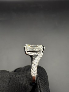 Anillo de compromiso de moissanita de 5.02 CT con corte cojín modificado y banda en espiral para mujer, de plata 925, regalo para fiesta de bodas para pareja - Product Image 6