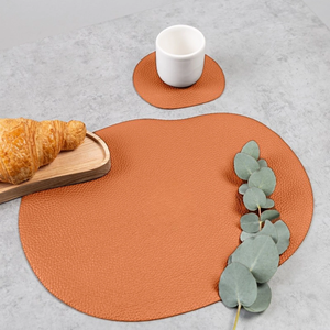 Manteles Individuales Ovalados Modernos de Cuero Irregular, Manteles Individuales Antideslizantes de Color Naranja para Juego de Comedor - Product Image 1