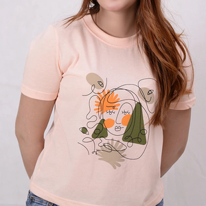 เสื้อยืดคอกลมลายจุดสีชมพูสำหรับผู้หญิง ทรงเข้ารูป แขนสั้น สไตล์ลำลอง เหมาะสำหรับฤดูร้อน ผลิตจากผ้าฝ้ายเจอร์ซีย์ 100% ระบายอากาศได้ดี เป็นมิตรต่อสิ่งแวดล้อม - Product Image 3