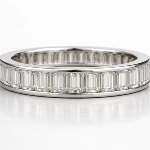 Elegante Anillo de Compromiso de Diamantes con Corte Baguette en Platino, Joyería de Lujo para Mujer, Certificado IGI, Ideal para Bodas y Fiestas - Product Image 1