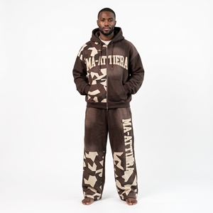 Ensemble survêtement homme marron camouflage, sweat à capuche et pantalon de jogging oversize, streetwear, personnalisable avec logo, tenue décontractée et sportive - Product Image 1