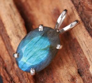 Colgante Minimalista de Labradorita Ovalada Natural en Plata de Ley 925, Joyería de Cristal Hecha a Mano, Certificado IGI, Regalo Étnico - Product Image 4