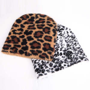 Bonnet personnalisé à imprimé léopard avec logo pour les marques de vêtements américaines, collections de vêtements en gros. - Product Image 3