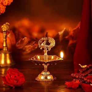 Diya Aarti en laiton avec poignée, Deepak traditionnel en laiton pour la maison et le temple - Product Image 2