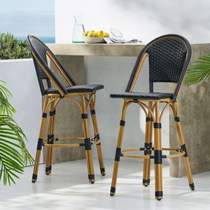 Juego de 2 taburetes de bar franceses de aluminio y ratán PE para exteriores de 29.5 pulgadas, acabado en negro y bambú, taburetes de bar elegantes - Product Image 1