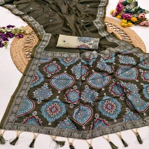 ผ้าส่าหรี VASTRA COTTAGE ผ้าฝ้ายมูก้าเนื้อนุ่มบริสุทธิ์ พร้อมงานทอเมเนกาเร่ทั่วผืน และขอบผ้าปัลลูสไตล์อัจรัคที่หรูหรา พร้อมขอบปักดิ้นและพู่ห้อย - Product Image 4