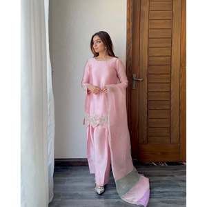 Conjunto de Top y Pantalón de Fiesta para Mujer de Diseñador y Hermoso Dupatta - Product Image 1