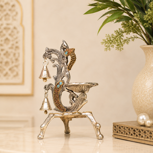 Soporte de latón para Diya con acabado plateado antiguo, estilo Art Déco, decorativo, con diseño de pavo real, impreso con UV, de lujo, ideal como pieza decorativa de mesa, artículo de regalo festivo y pieza de exhibición. - Product Image 3