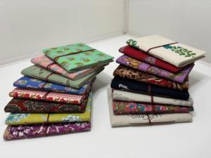 Carnets et journaux en tissu de coton imprimé à la main, parfaits pour l'écriture, le journalisation, les cadeaux, les loisirs créatifs, la papeterie et les boutiques. - Product Image 2