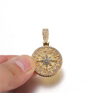 Nuevo Collar con Colgante de Brújula con Diamantes Azules y Baño de Oro para Hombre y Mujer, Estilo Hip-Hop - Product Image 2