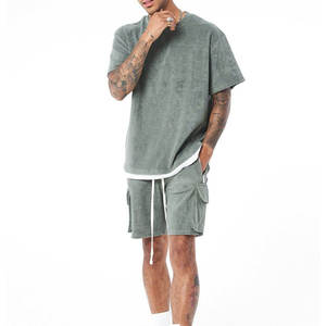 Venta al por mayor de conjuntos de ropa para hombre de EE. UU., de color liso, de poliéster y algodón, transpirables, informales, de verano, camiseta y pantalones cortos, precio al por mayor - Product Image 1