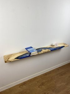 Table console flottante en résine époxy Blue River, bois à bords naturels, étagère au sol, faite à la main, moderne, luxueuse, écologique, durable - Product Image 2