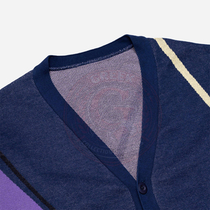 Cardigan tricoté à motif géométrique pour homme, 100 % acrylique, manches longues, col en V, logo au dos - Product Image 4