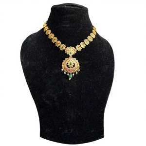 Conjunto de Collar y Pendientes Jadau en Latón Chapado en Oro con Detalles en Verde y Rosa, Estilo Indio, para Mujer, Joyería Étnica India, Calidad de Exportación - Product Image 1