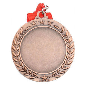 Médaille personnalisable de haute qualité avec ruban rouge, construction en acier durable, gravure étanche pour événements sportifs et compétitions scolaires - Product Image 1