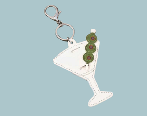 Porte-clés mousqueton en cuir PU en forme de bouteille de martini, design olives de dessin animé, mini sac de haute qualité, marque Beena's, pour Noël - Product Image 1