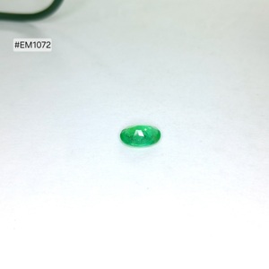 Piedra suelta de esmeralda zambiana de grado 3A, corte ovalado, 1.24 ct, gema verde natural, 9.10x6.90x3.40 mm, ideal para joyería personalizada. - Product Image 3