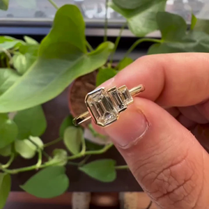 Anillo de Diamante Cultivado en Laboratorio con Corte Esmeralda de 1.40 Quilates, Oro Blanco de 14k con Baño de Rodio, Clásico para Compromiso y Boda, Gran Venta - Product Image 1