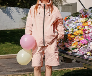 Ensemble court décontracté pour femme en polyester respirant à capuche, coupe ample, léger, tendance, deux pièces, tenue d'été pour tous les jours - Product Image 1