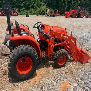 Tracteur compact diesel Kubota L3901 4x4 avec chargeur et pelle arrière - Product Image 5