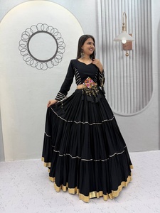 Lehenga Choli traditionnel en coton noir, longueur ras du sol, avec broderie et travail de miroir, spécial Navratri, pour femmes, style Inde Pakistan, pour les fêtes - Product Image 2