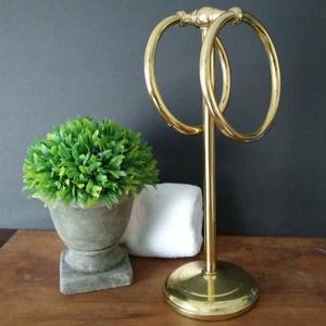 Un porte-serviettes en métal de qualité assurée améliore votre quotidien grâce à sa fonctionnalité simple et fiable, fabriqué de manière incroyablement soignée par KHOOSI. - Product Image 3