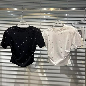 Camisetas elegantes para mujer con adornos de diamantes de imitación, diseño brillante y moderno con logotipo de cristal, tops para fiestas. - Product Image 6