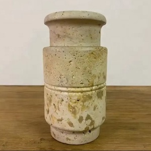 Vase en pierre de travertin artisanal, design texturé moderne, décoration d'accent naturelle durable pour un style d'intérieur élégant - Product Image 1