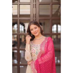 Robe de soirée en tissu jacquard Cosmos avec perles et détails en perles - Product Image 1