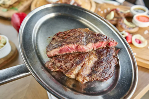 Plato para Bistec de Grado Comercial con Base de Madera para Steakhouse - Product Image 4