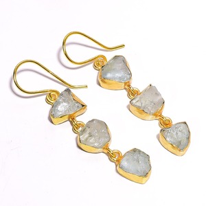 Boucles d'oreilles pendantes plaquées or 18 carats en laiton avec pierre de naissance naturelle brute sertie clos, style bohème, bijoux tendance pour femme au Royaume-Uni - Product Image 3