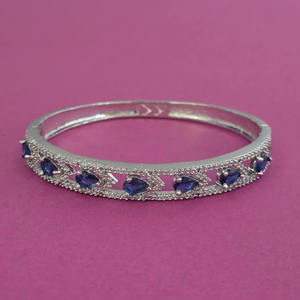 ผู้ส่งออกเครื่องประดับเทียมในอินเดีย คิวบิกเซอร์โคเนีย กำไลแบบเปิดได้ ชุบโรเดียม 444050 - Product Image 2