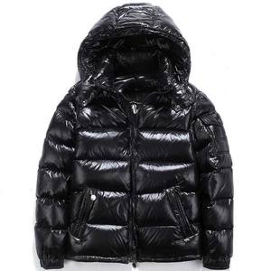 เสื้อแจ็คเก็ตพัฟเฟอร์บุขนเป็ดคุณภาพสูงพร้อมโลโก้สั่งทำพิเศษสำหรับผู้ชาย แจ็คเก็ตหนาแบบมีฮู้ดทันสมัย เสื้อแจ็คเก็ตบอมเบอร์ฤดูหนาวแบบมันเงาสำหรับผู้ชาย สั่งทำได้ - Product Image 1