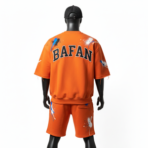 Ensemble sweat-shirt et short en molleton de coton premium pour homme, tissu brossé doux, impression sérigraphique orange, logo personnalisé. - Product Image 2