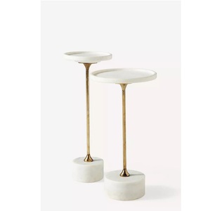 Sculpture métallique de renne de luxe pour les fêtes avec bois de cerf et table basse en métal, mobilier de salle à manger moderne en métal, style industriel - Product Image 1