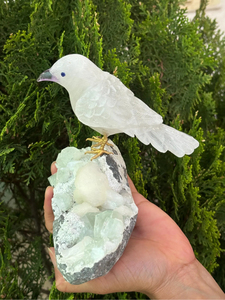 Escultura de Pájaro de Cuarzo Blanco Natural sobre Cristal de Apofilita con Pico de Amatista, Proveedor Mayorista OEM ODM - Product Image 3