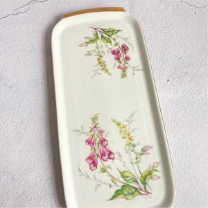 Bandeja de Servicio Decorativa con Diseño Floral Esmaltado, Rectangular, de Metal, con Asa Dorada, para Decoración del Hogar y Cocina, Venta al Por Mayor - Product Image 1